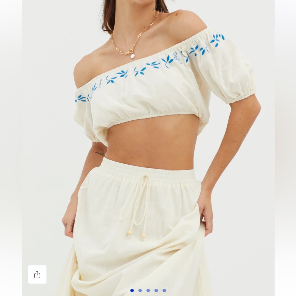 NWT Selfie Leslie Ritual Puff Sleeve Embroidered Crop Top Beige and Skirt - SET